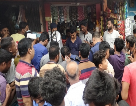 নওগাঁয় ২২০ লিটার তেল জব্দ, ন্যায্য  দামে খোলা বাজারে বিক্রি 